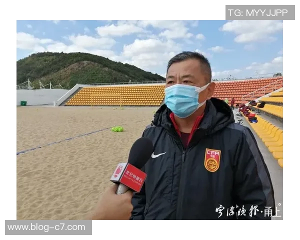 老熟人重聚杨瀚森与马布里赛前热身亲切交流笑声不断