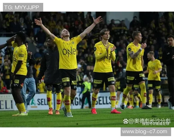 邓弗里斯重返训练场全力以赴力争赶上博德闪耀对决 邓弗里斯重返训练场全力以赴力争赶上博德闪耀对决